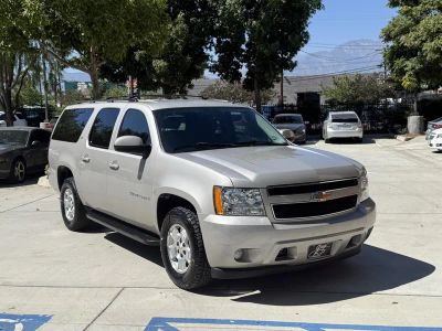 2009 Chevrolet Suburban in Silver — front three-quarter view