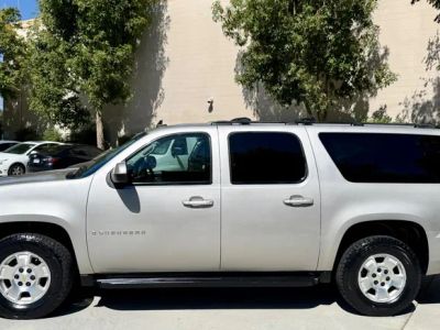 2009 Chevrolet Suburban — interior view