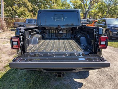 2026 Jeep Gladiator — photo 12 view