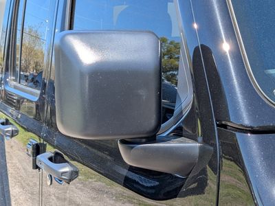 2026 Jeep Gladiator — photo 11 view