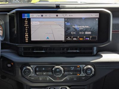 2026 Jeep Gladiator — photo 18 view