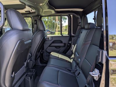 2026 Jeep Gladiator — photo 13 view