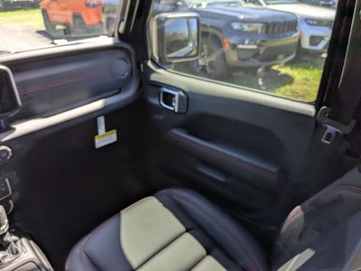 2026 Jeep Gladiator — photo 17 view