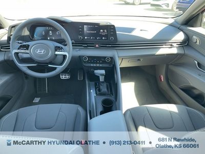 2025 Hyundai Elantra - Photo 9