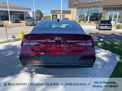 2025 Hyundai Elantra - Photo 5