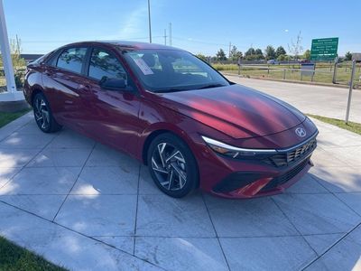 2025 Hyundai Elantra - Photo 2
