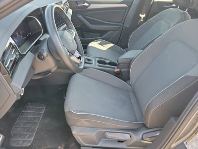 2025 Volkswagen Jetta - Photo 4
