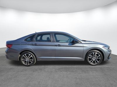2025 Volkswagen Jetta - Photo 2