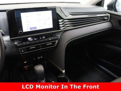 2025 Toyota Camry FWD - Photo 15