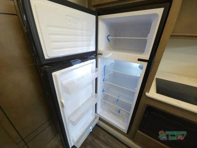 2027 Newmar Freedom Aire — photo 41 view
