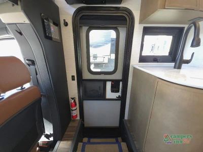 2027 Newmar Freedom Aire — photo 18 view