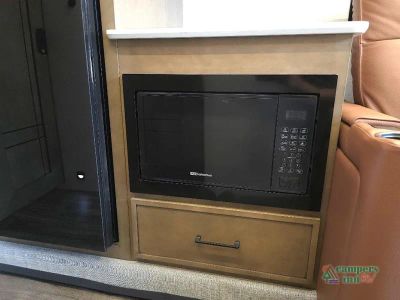 2027 Newmar Freedom Aire — photo 35 view
