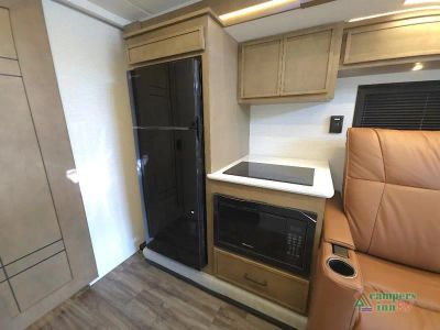 2027 Newmar Freedom Aire — photo 33 view