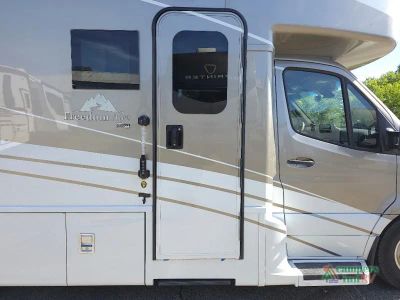 2027 Newmar Freedom Aire — photo 14 view
