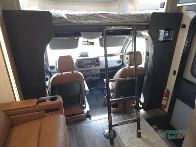 2027 Newmar Freedom Aire — photo 21 view