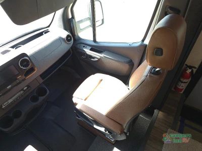2027 Newmar Freedom Aire — photo 26 view