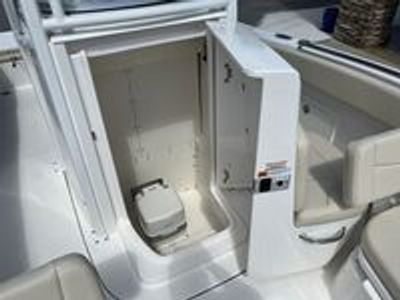 2026 Robalo 232 EX - Photo 17
