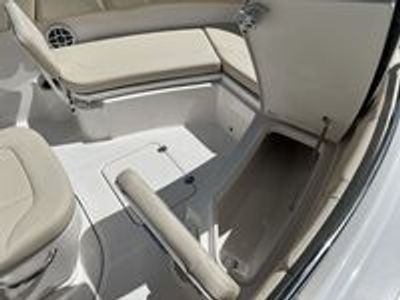 2026 Robalo 232 EX - Photo 13