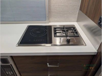 2024 Winnebago Navion — photo 41 view