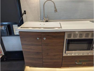 2024 Winnebago Navion — photo 33 view