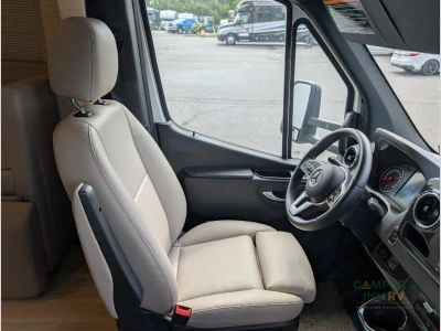 2024 Winnebago Navion — photo 19 view