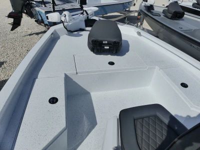 2026 Xpress HYPER-LIFT H20 BAY - Photo 9