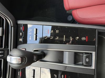 2026 Porsche Macan - Photo 34