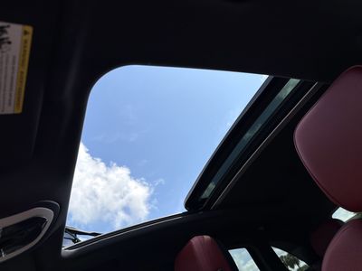 2026 Porsche Macan - Photo 38