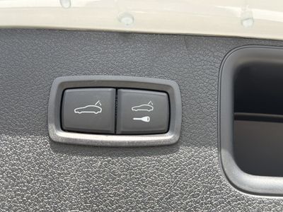 2026 Porsche Macan - Photo 12