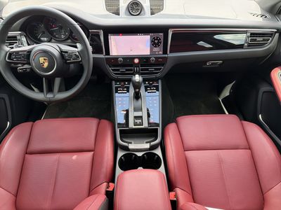 2026 Porsche Macan - Photo 13