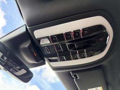 2026 Porsche Macan - Photo 36
