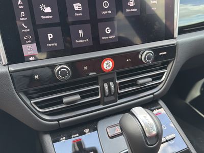 2026 Porsche Macan - Photo 32