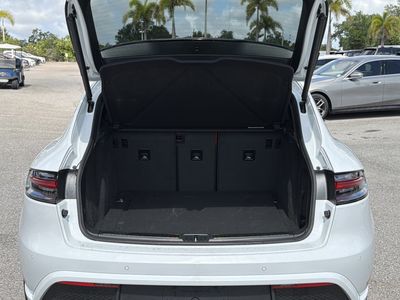 2026 Porsche Macan - Photo 11