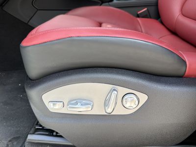 2026 Porsche Macan - Photo 23