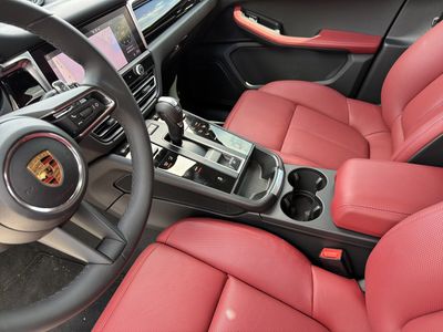 2026 Porsche Macan - Photo 21