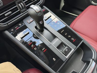 2026 Porsche Macan - Photo 33
