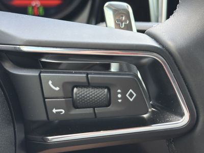 2026 Porsche Macan - Photo 31