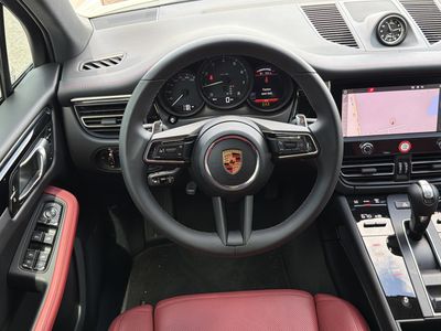 2026 Porsche Macan - Photo 14
