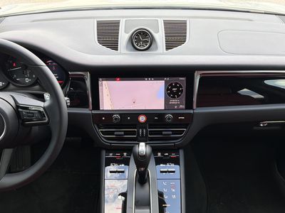 2026 Porsche Macan - Photo 15