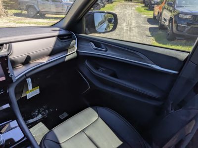 2026 Jeep Grand Cherokee — photo 18 view