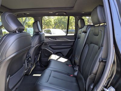 2026 Jeep Grand Cherokee — photo 14 view
