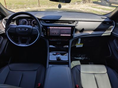 2026 Jeep Grand Cherokee — photo 16 view