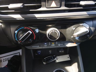 2023 Hyundai Kona — photo 13 view