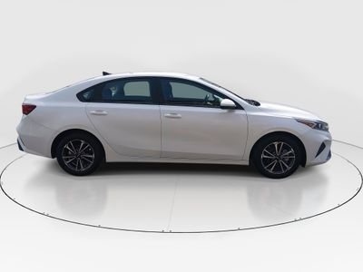 2024 Kia Forte - Photo 8