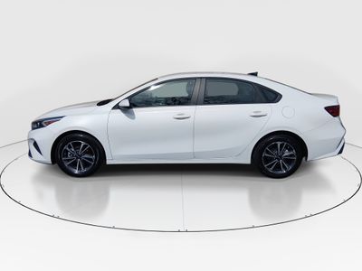 2024 Kia Forte - Photo 4