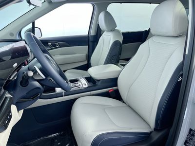 2026 Kia Carnival — photo 13 view
