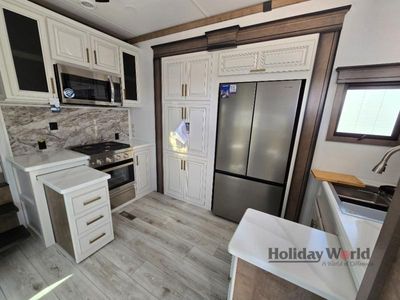 2025 Keystone Montana - Photo 8