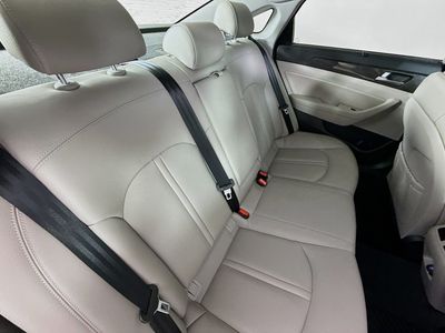 2018 Hyundai Sonata Hybrid - Photo 32