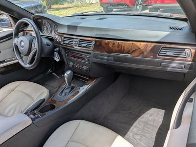 2011 BMW 3 Series - Photo 15