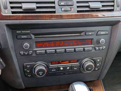 2011 BMW 3 Series - Photo 29